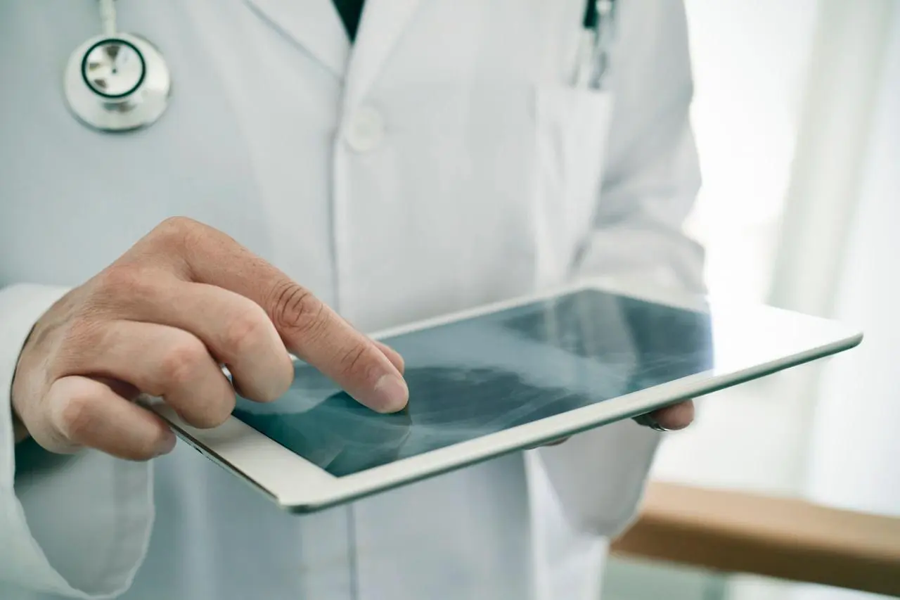 Smart hospital IoT device and application